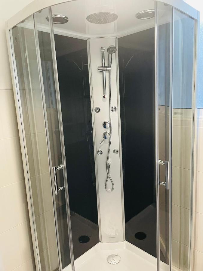 Charmant Appartement De Coeur De Ville - 2 Chambres Lits Queen Size - Netflix - Wifi شيربوغ أون كوتننتين المظهر الخارجي الصورة